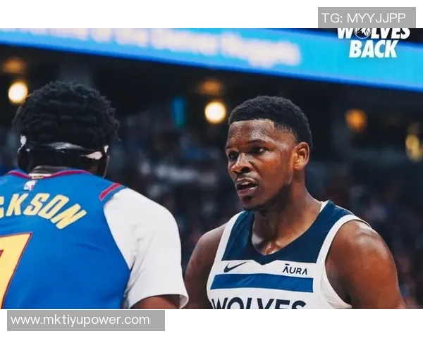 爱德华兹复出状态低迷半场仅得5分2助攻表现令人失望 爱德华兹复出状态低迷半场仅得5分2助攻表现令人失望